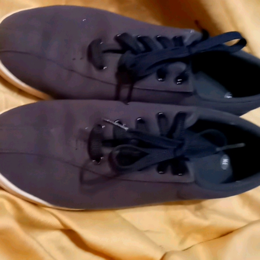 Shoes - Picture 3 of 4